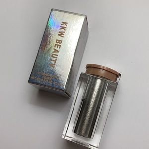 KKW Beauty “Grill” Flashing Lights Loose Powder